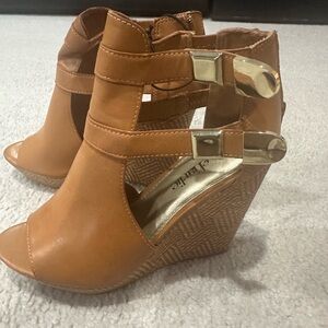 NWT brown wedge sandals